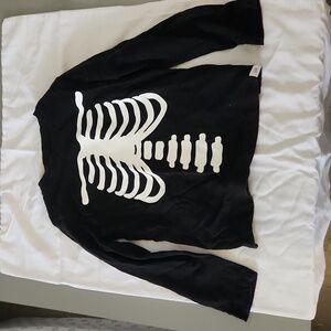 Gap boys 5T black and white shirt